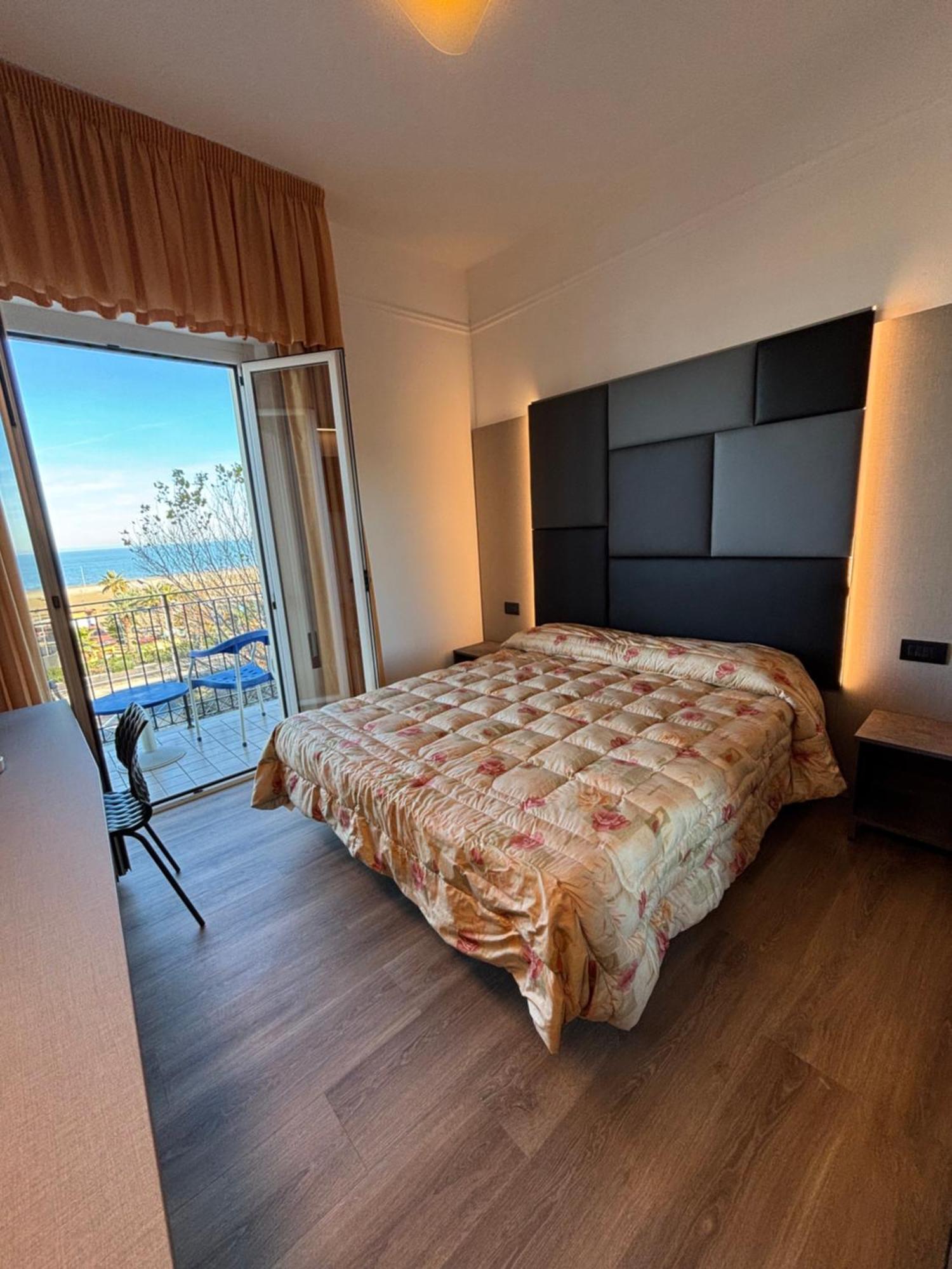 Hotel Cobalto Ρίμινι Εξωτερικό φωτογραφία