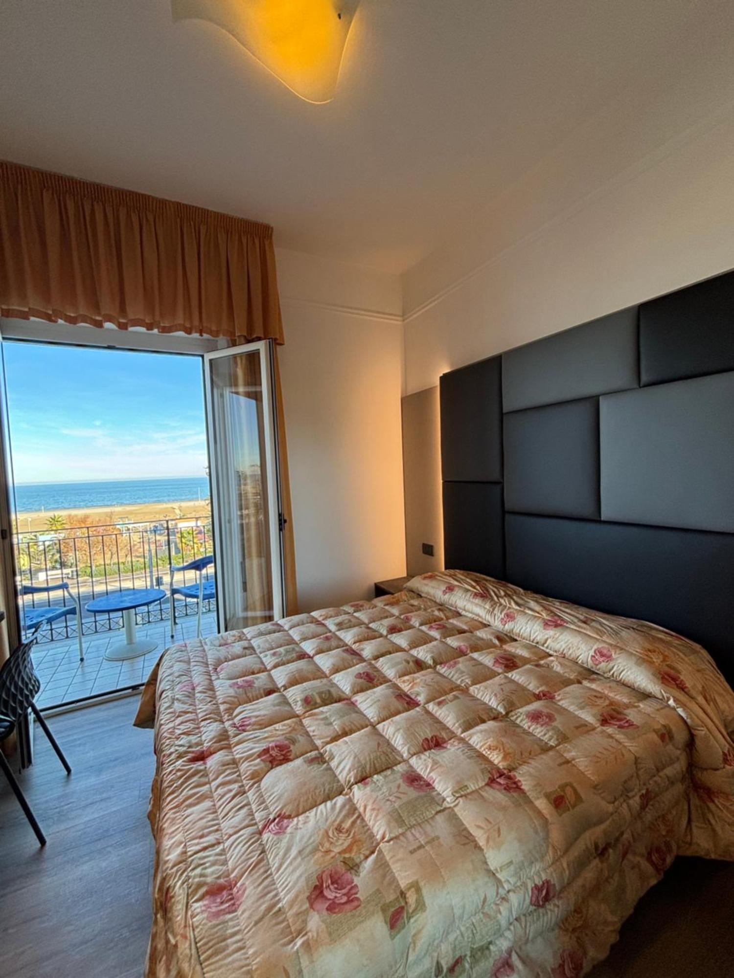 Hotel Cobalto Ρίμινι Εξωτερικό φωτογραφία